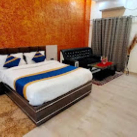 Guru Dev Palace Hotel & Lawn,Ayodhya エクステリア 写真