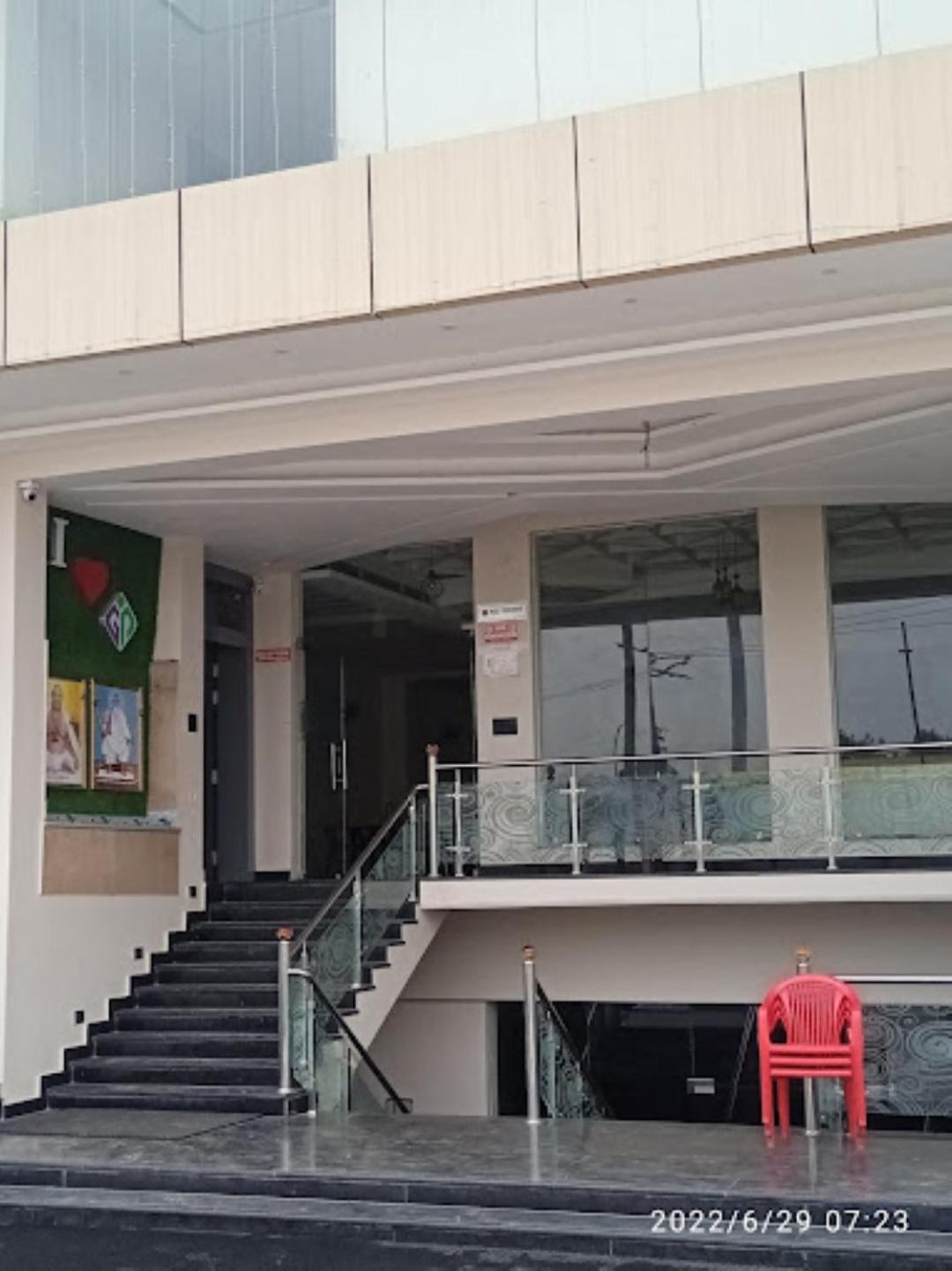 Guru Dev Palace Hotel & Lawn,Ayodhya エクステリア 写真