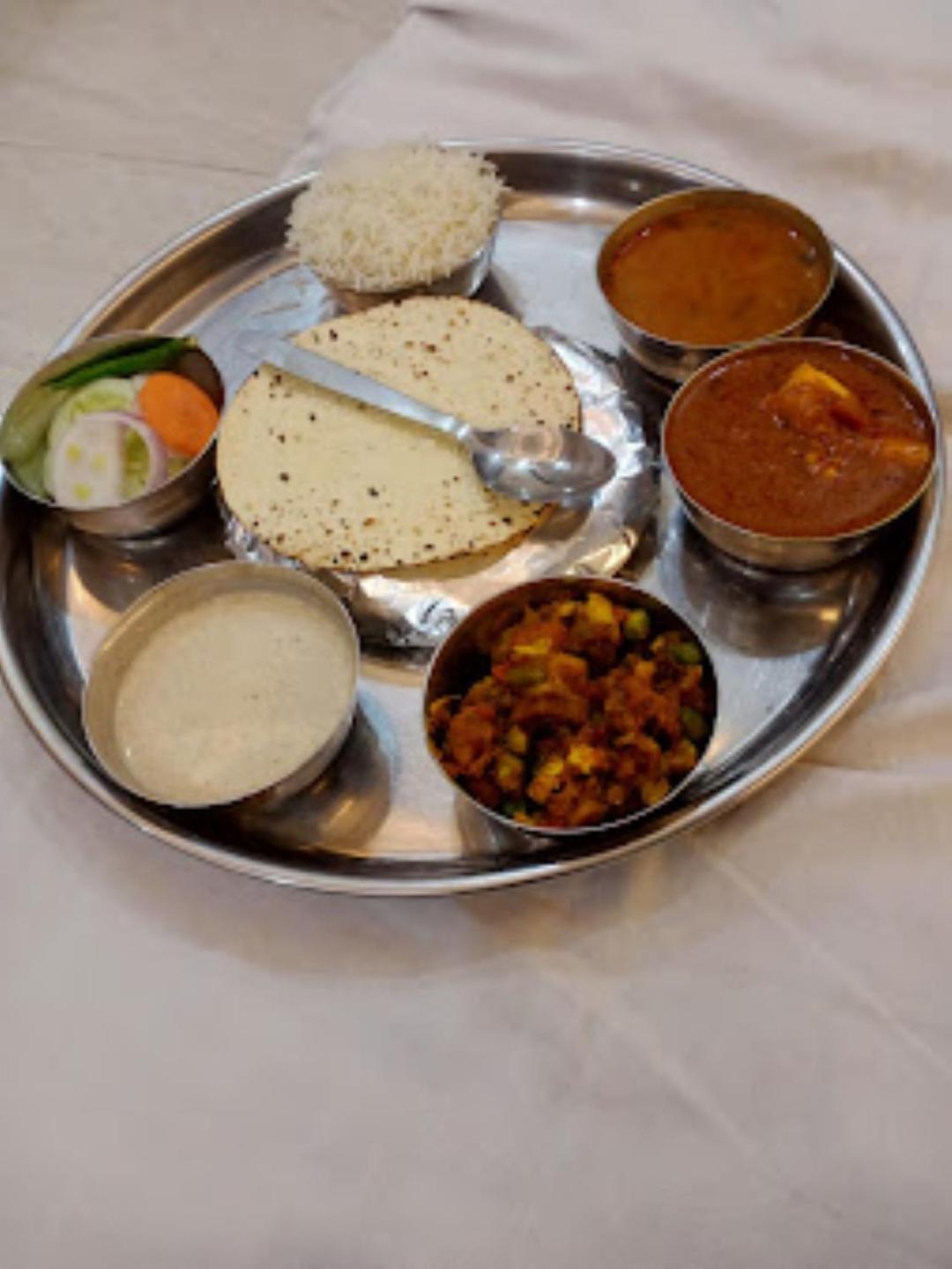 Guru Dev Palace Hotel & Lawn,Ayodhya エクステリア 写真